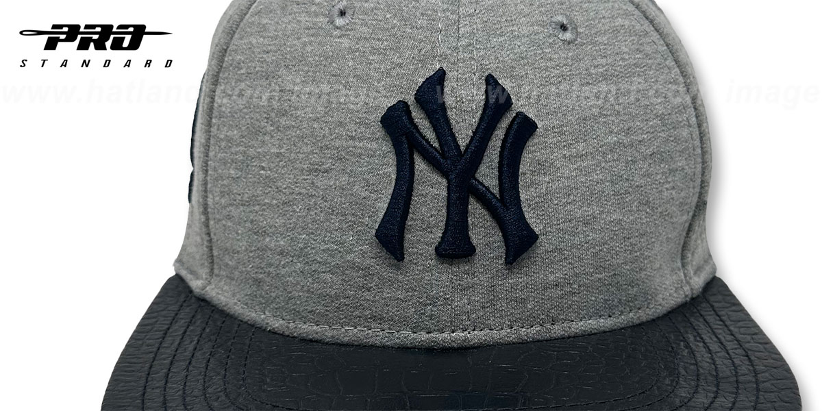 Yankees 'TEAM-BASIC STRAPBACK' Grey-Navy Hat by Pro Standard