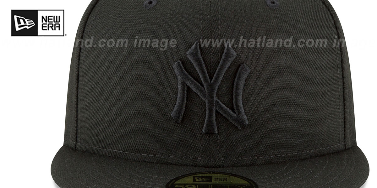 Yankees 'BLACKOUT' Fitted Hat by New Era