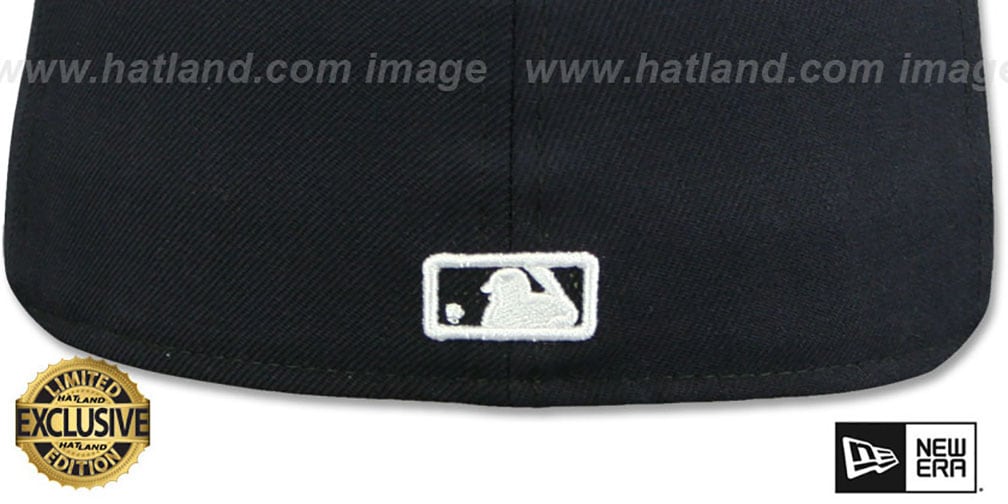 Yankees 'WHITE METAL-BADGE' Navy-White Patent Fitted Hat by New Era