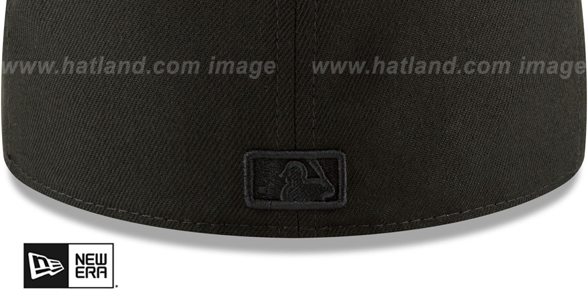 Yankees 'BLACKOUT' Fitted Hat by New Era