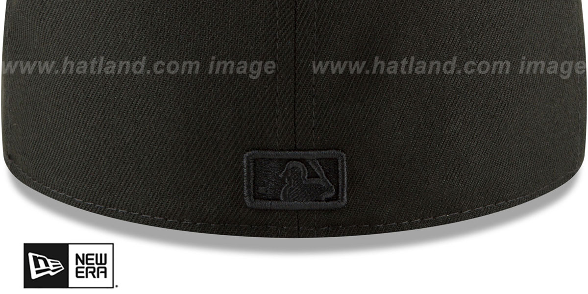 Yankees 'BLACKOUT' Fitted Hat by New Era