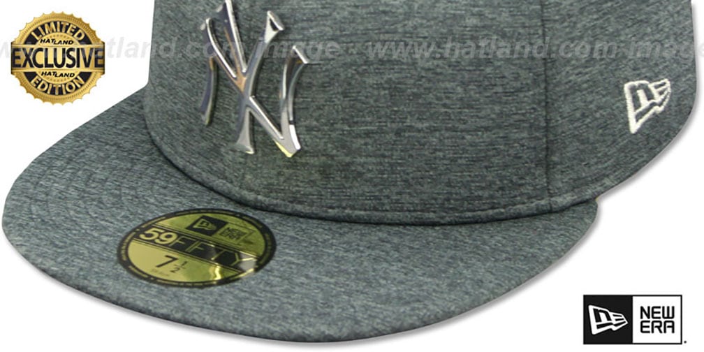 Yankees 'SILVER METAL-BADGE' Shadow Tech Fitted Hat by New Era