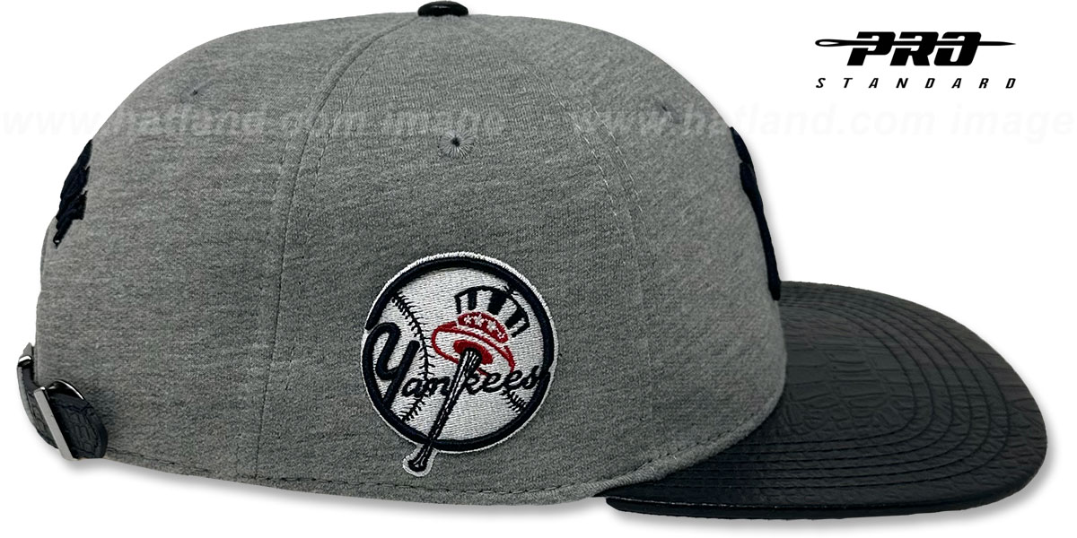 Yankees 'TEAM-BASIC STRAPBACK' Grey-Navy Hat by Pro Standard