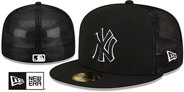 Yankees 'BATTING PRACTICE TRUCKER' Black-White Fitted Hat by New Era