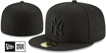 Yankees 'BLACKOUT' Fitted Hat by New Era